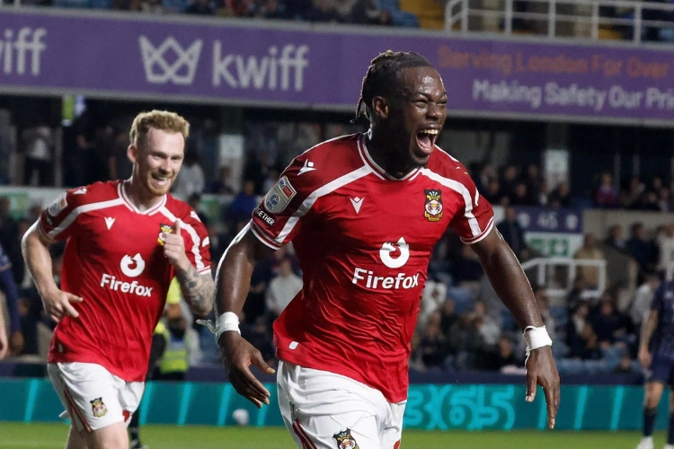 Championship : Jacques Ekomié provoque le but victorieux de Wrexham face à Southampton
