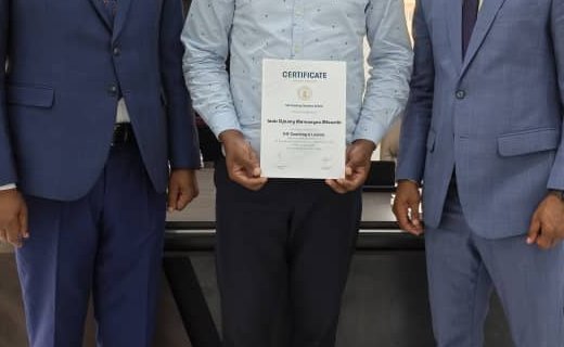 Coaching : Louis Djasmy Mavoungou Nfoumbi, premier Gabonais titulaire de la licence A de l'IHF, honoré par la tutelle