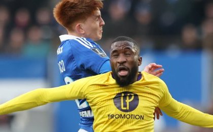 Ligue 1 : Shavy Babicka et Toulouse s'effondrent face au Racing Club de Strasbourg