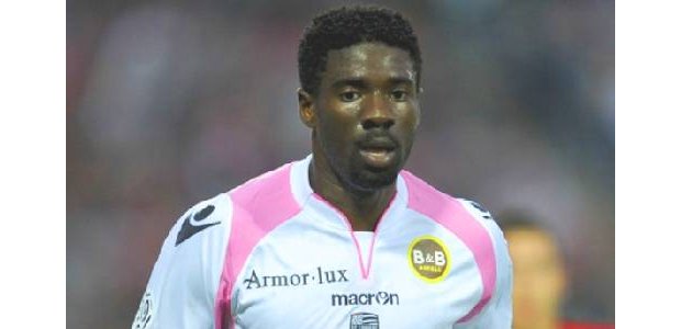 Ecuelé Manga prolonge son contrat à Lorient 