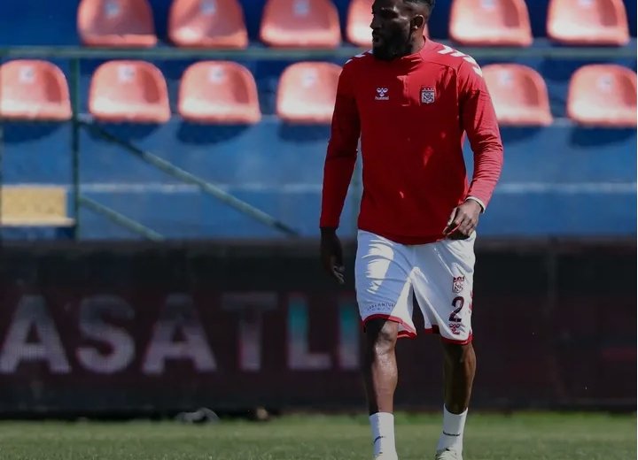 Turquie : impérial en défense, Aaron Appindangoyé porte Sivasspor vers la victoire face à Hatayspor