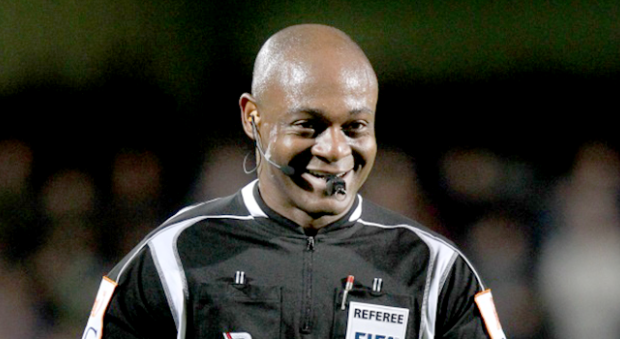 Efong Nzolo élu pour la 4e fois meilleur arbitre belge de l'année !