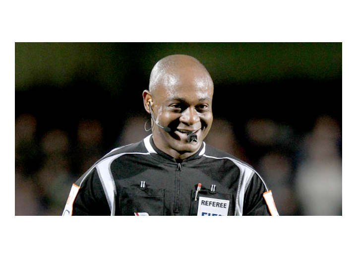 Efong Nzolo élu pour la 4e fois meilleur arbitre belge de l'année !