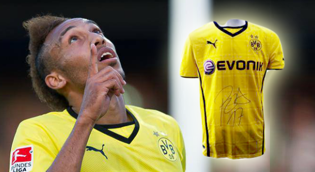 Un maillot dédicacé d'Aubameyang en vente aux enchères