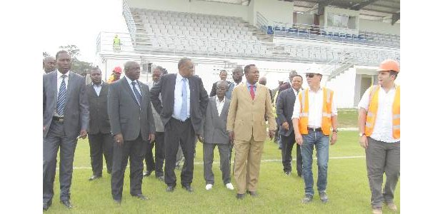 Chantiers CAN 2012 : Issa Hayatou touche du doigt