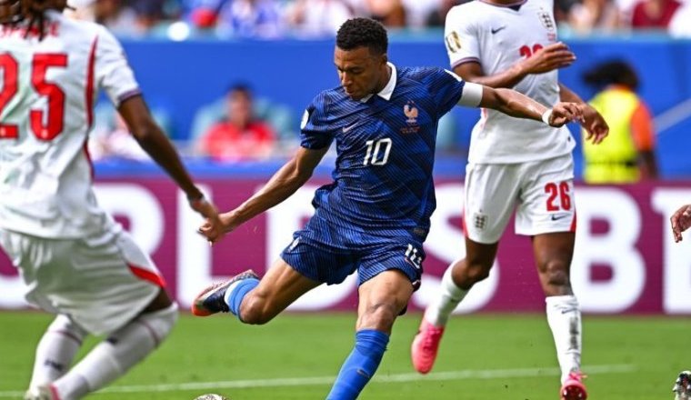 Mondial 2026 : Le bronze pour l'Angleterre qui domine la France au terme d'un festival de buts